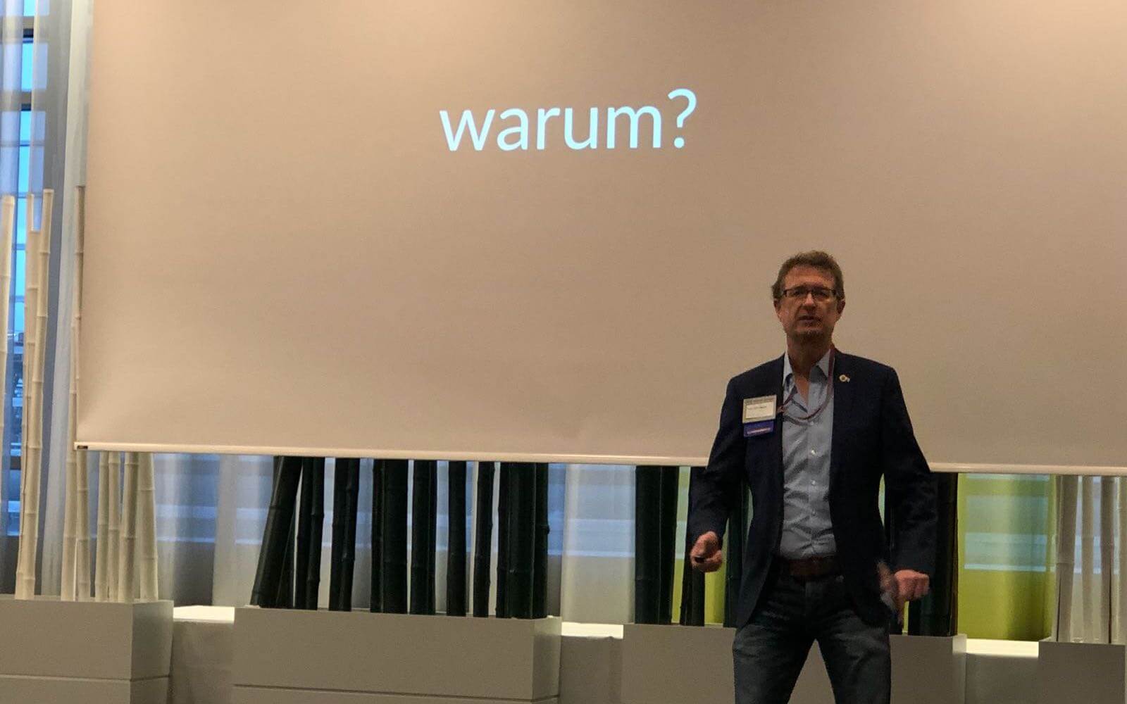 Präsentations- und Marketing-Experte Peter Gattinger von Impact Marketing stellt die Frage aller Fragen. Präsentations- und Marketing-Experte Peter Gattinger von Impact Marketing stellt die Frage aller Fragen.